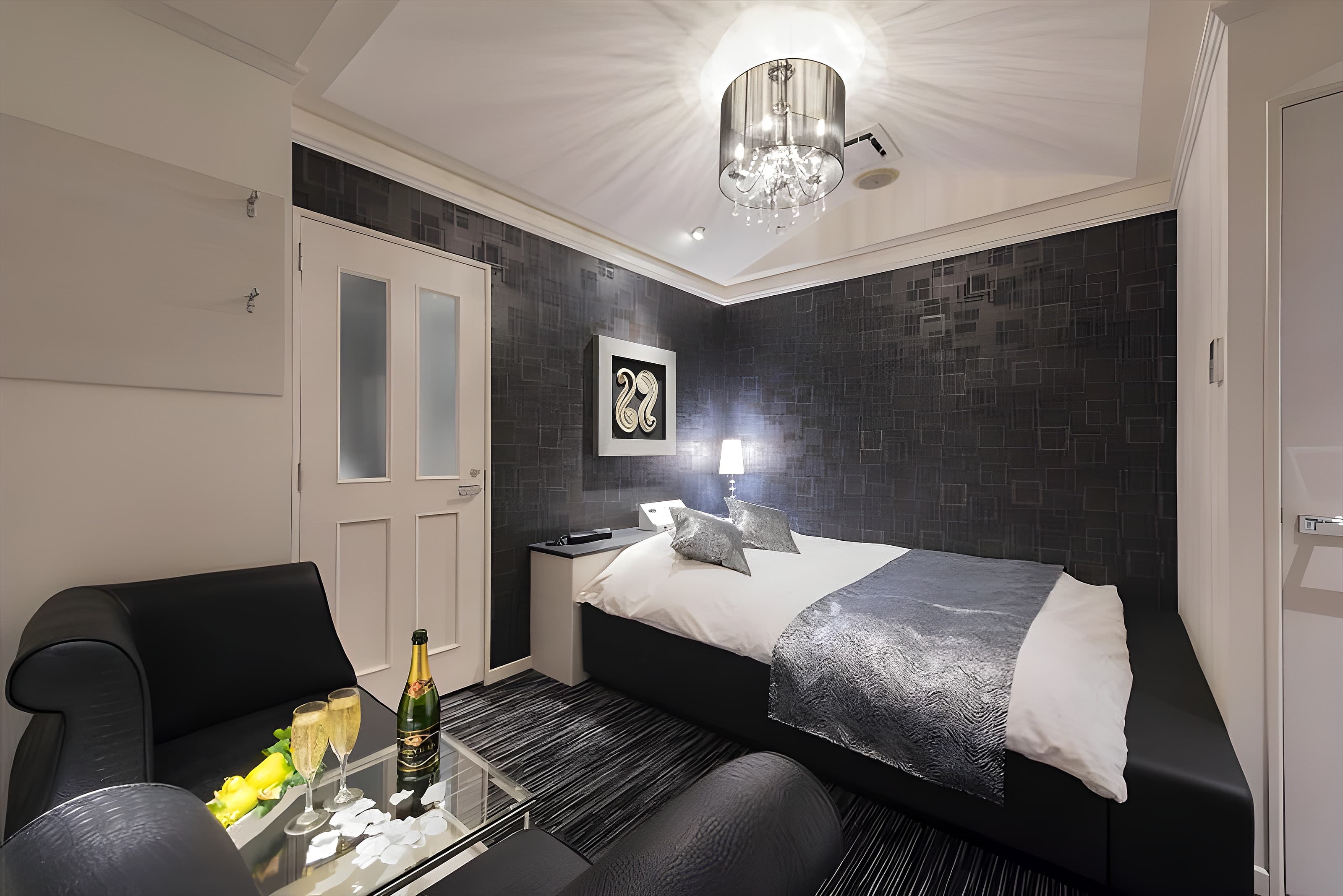 HOTEL REFRAIN Room 301