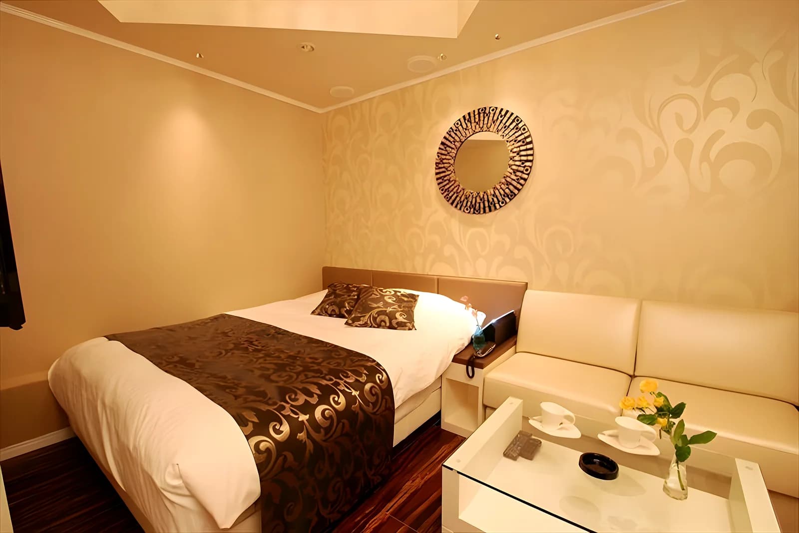 HOTEL SHUFFLE Room 501